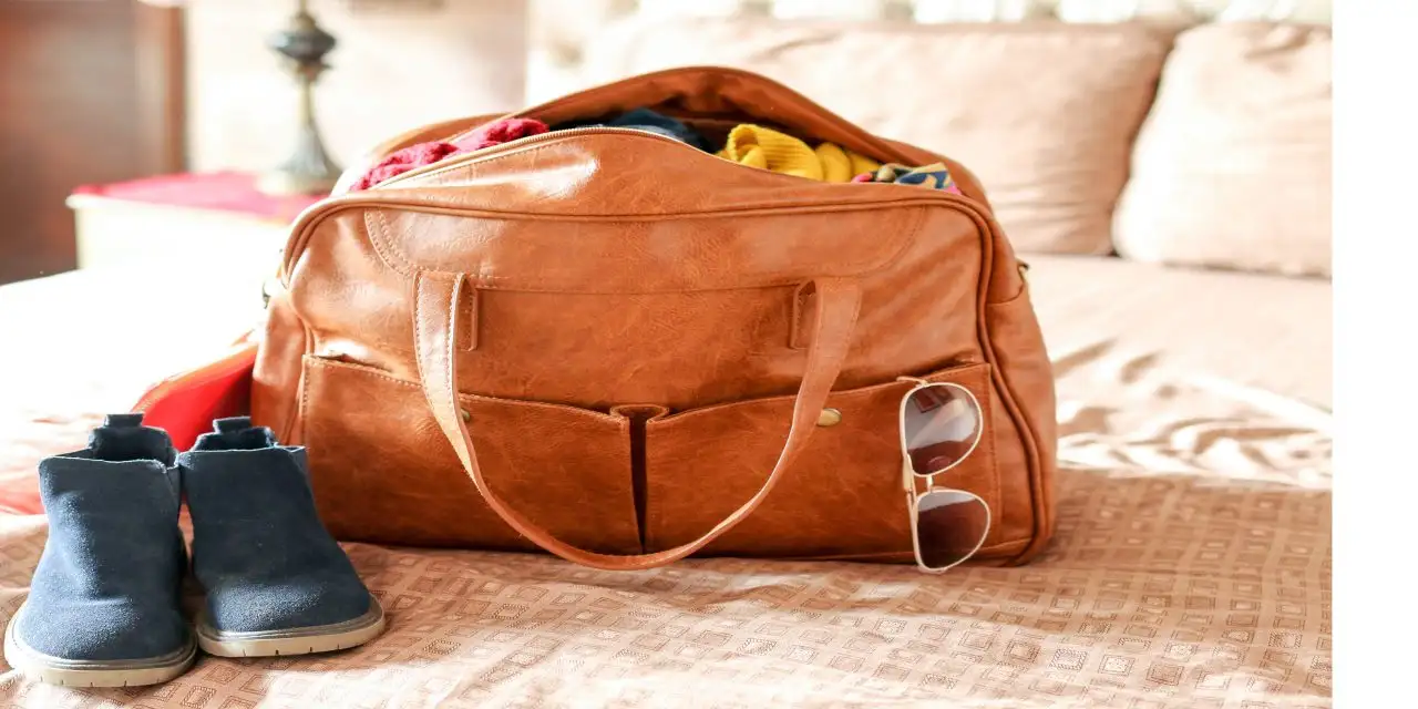 Weekender Bag; Courtesy of Abeer Sadiq/Shutterstock.com